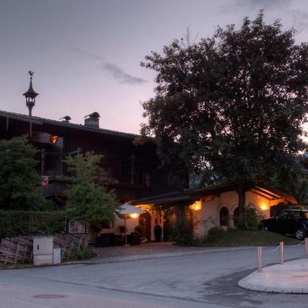 Appartement Pension Baeckenhaeusl Ferienwohnungen Chalets Huetten Komfortzimmer Uttendorf Exterior photo